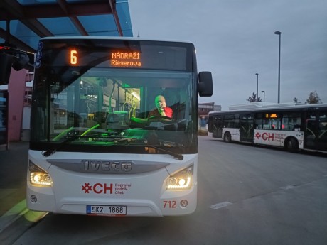 Radost až na. kost